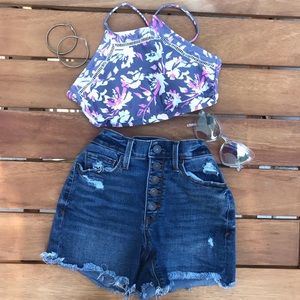 SUPER CUTE high waisted button up jean shorts